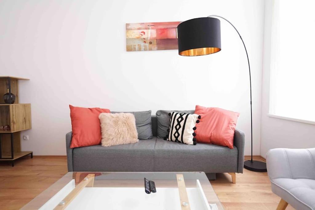 Modern Living In City Center - Fully Equipped Виена Екстериор снимка
